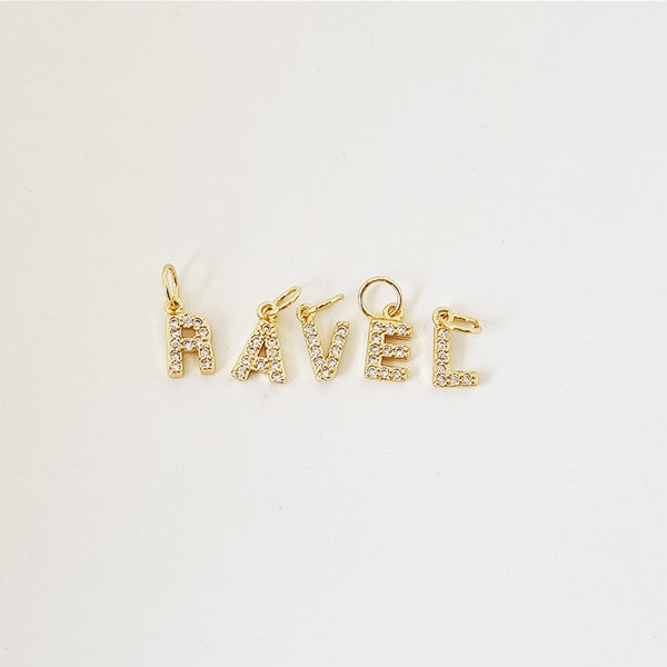 OUTLINE INITIAL NECKLACE