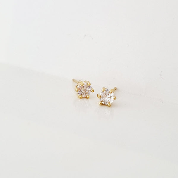 DIAMOND STUD EARRING