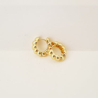BEADED MINI HOOP EARRINGS