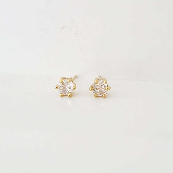 DIAMOND STUD EARRING